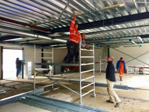 De nieuwe kleedaccommodatie in aanbouw