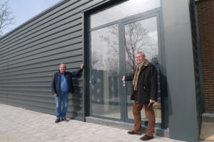 PROJECTLEIDER TON VAN ES (R.) EN WIM TUIT WAREN DE VOORTREKKERS. DE NIEUWE ACCOMMODATIE IS NIET VER WEG MEER VAN EEN GRANDIOZE OPENING