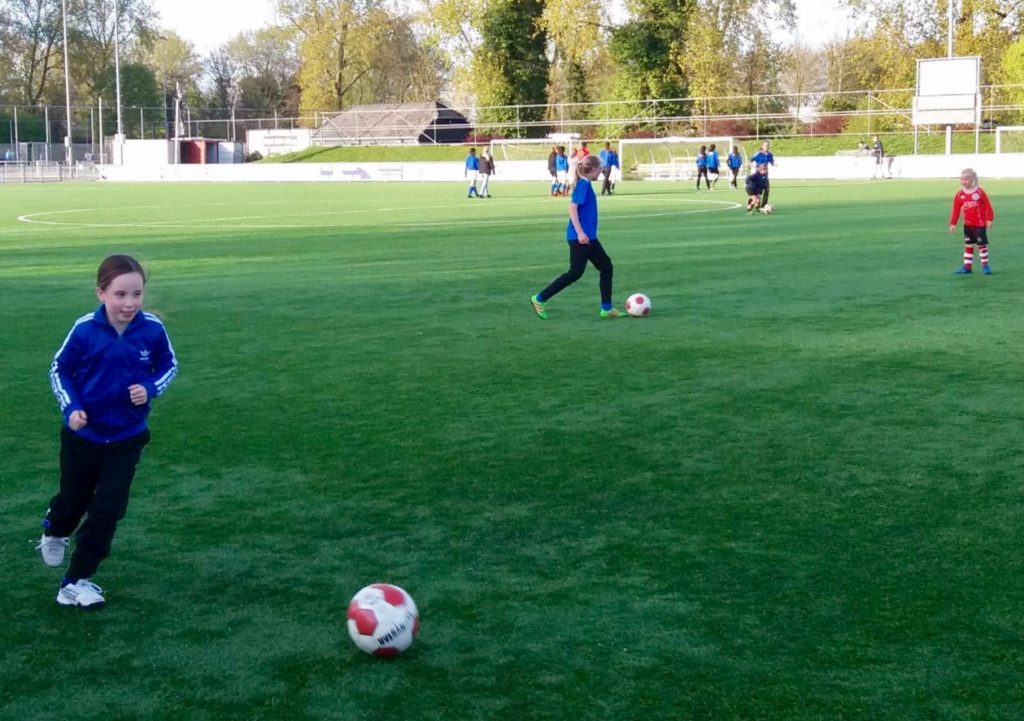 En zo leren ze voetballen bij VDL