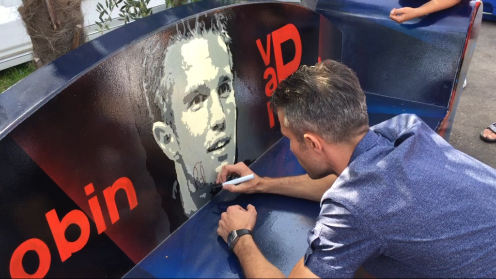 Robin signeert de bank