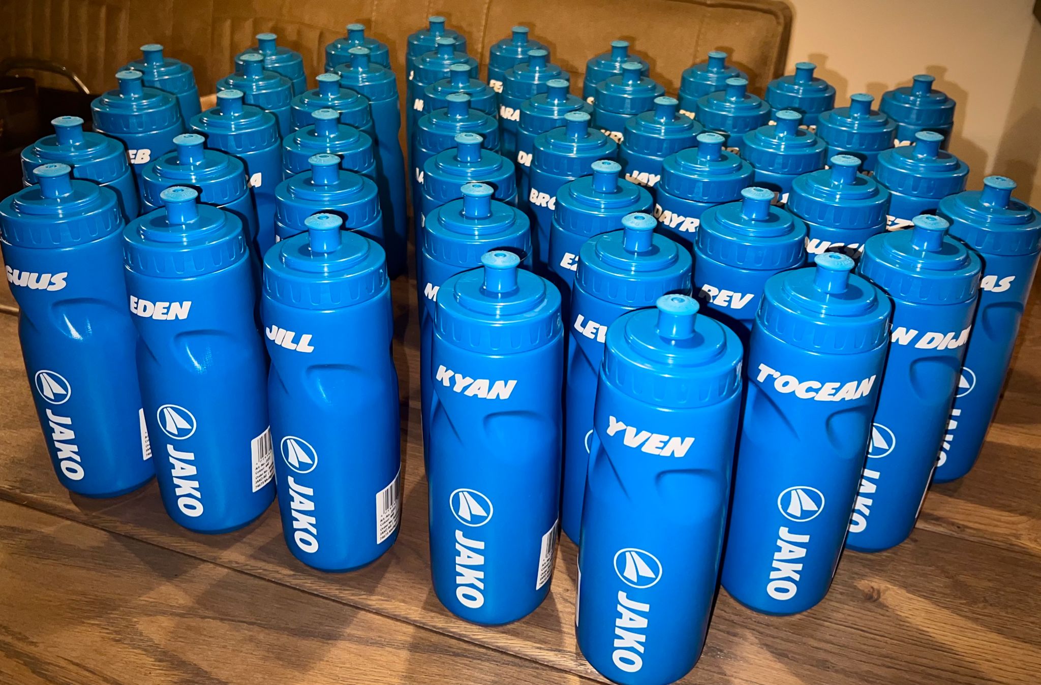 IEDERE SPELER VANAF NU MET BIDON (EIGEN DRINKEN) NAAR WEDSTRIJD