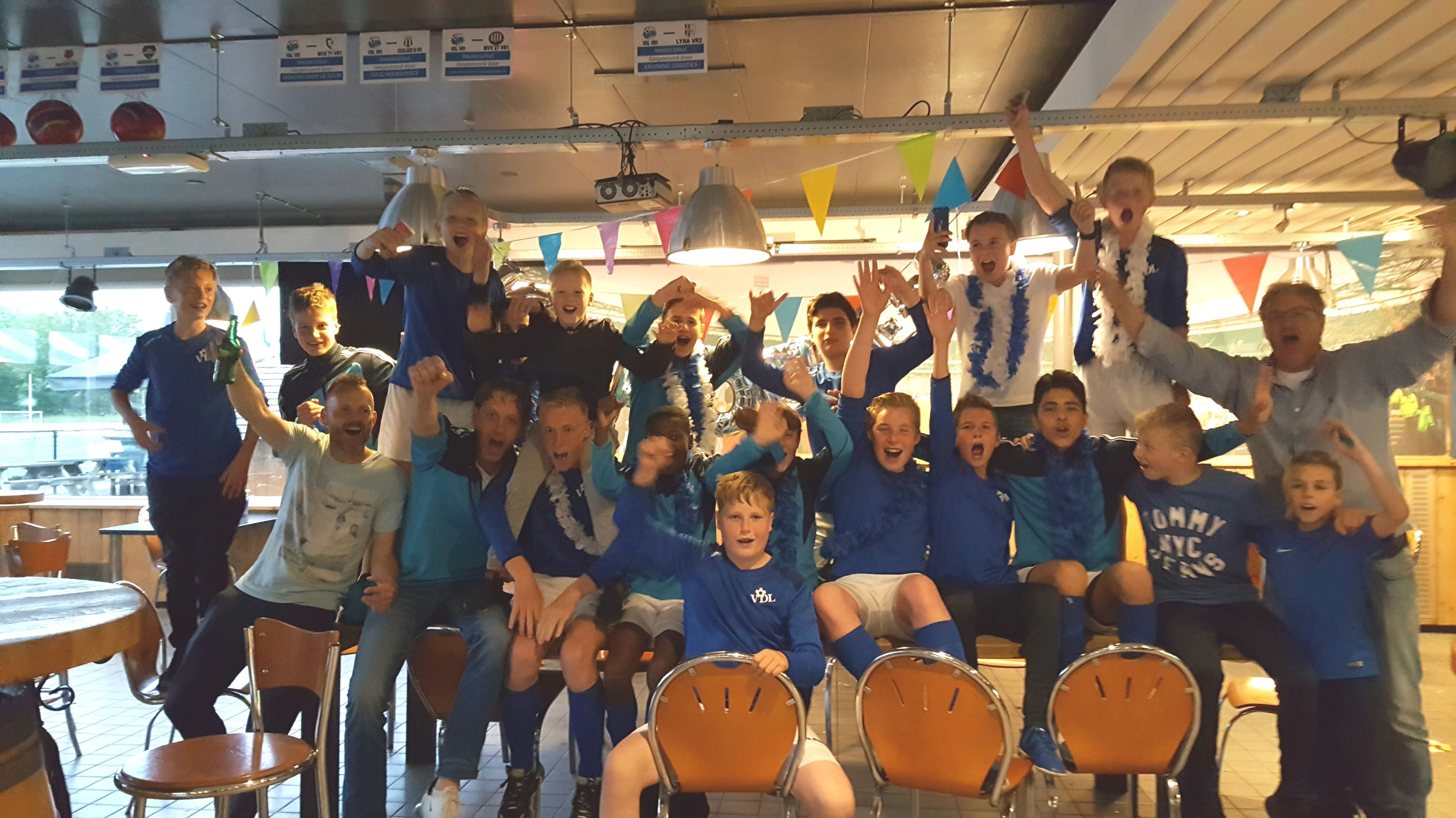 VERSLAG KAMPIOENSWEDSTRIJD VDL JO13-1 CVV DE ZWERVERS JO13-1